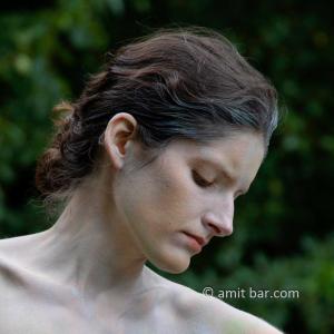 Auteur fotograaf Amit Bar - bodypainted model in de natuur