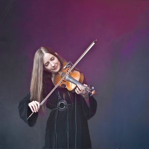 Auteur fotograaf Chris Tr - Girl and violin