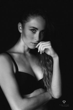 Auteur model MonicaVDM - Dark beauty