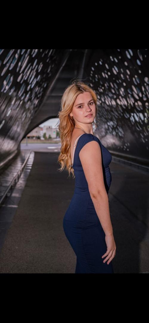 Auteur model Kiana - 