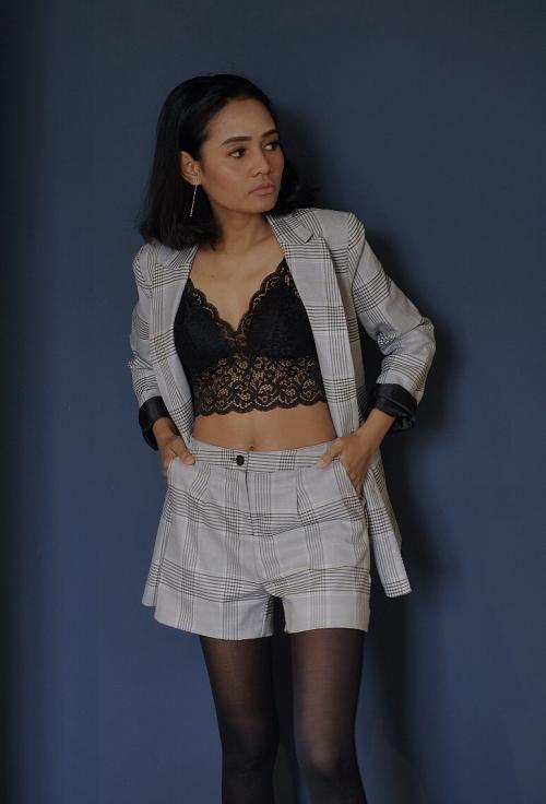 Auteur model Afira wati - 