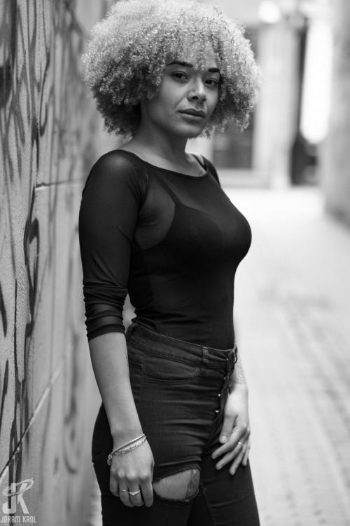 Auteur model Melly - 