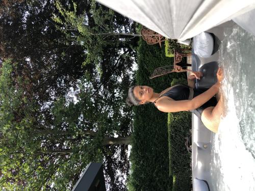 Auteur model Ashley Vanderwee - 