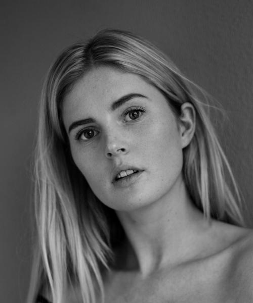 Auteur model ReneeWagenaar - 