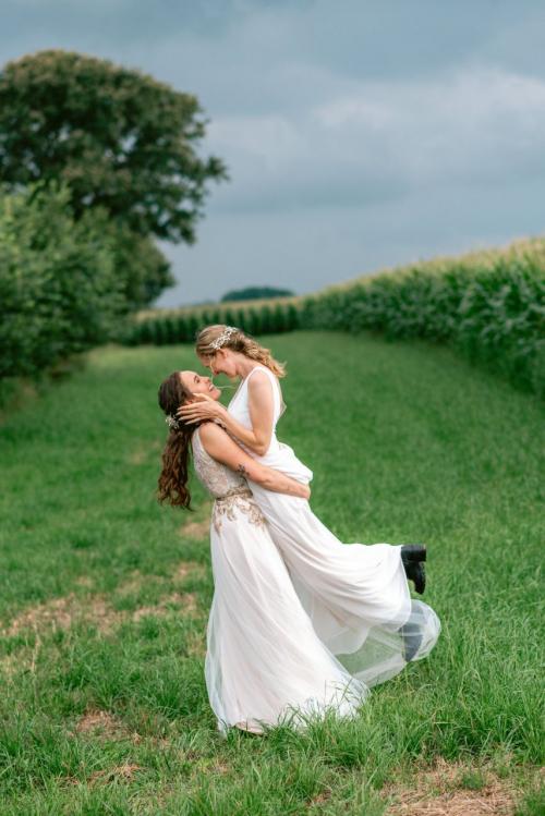 Auteur fotograaf Look Beautiful - Koppel: De Regenboog Meisjes (Lynn en Natalie), Fotograaf: Hadassah Fotografeert, 
Videograaf: Jippey Media, 
MUAH: Lo