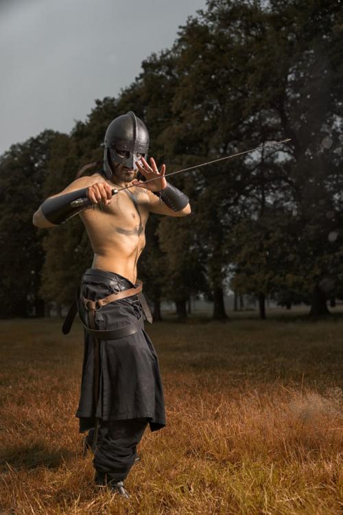 Auteur fotograaf Claus - model Ali. Viking thema ; The 13th warrior