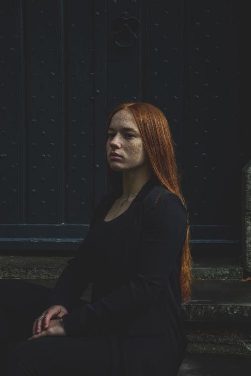 Auteur model Jela van der Ven - Mijn natuurlijke haar is krullend 