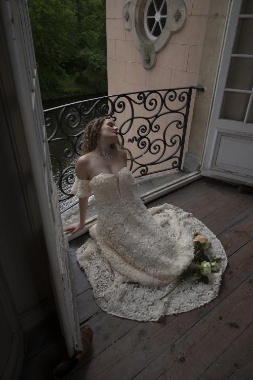 Auteur model Emelie Las - 