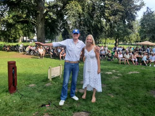 Auteur fotograaf Duo Wij2 - Optreden bij de muziek koepel de worp plantsoen in Deventer