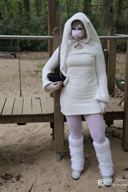 Auteur model Portfolio_Conny - Easter Bunny in veld Ardooie 
Fotograaf Guido Depoorter 