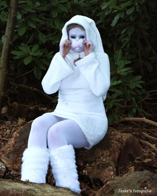 Auteur model Portfolio_Conny - Easter Bunny in veld Ardooie 
Fotograaf Jessica Vanpoucke