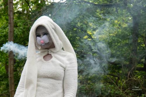 Auteur model Portfolio_Conny - Easter Bunny in veld Ardooie 
Fotograaf Paul Hendrickx