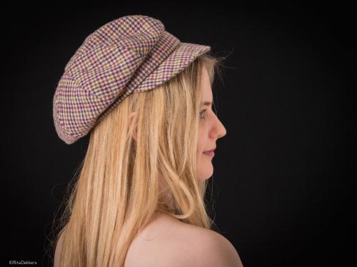 Auteur fotograaf Rita Dekkers - try-out in mijn thuisstudio,  thema hoedjes