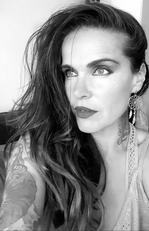 Auteur model Nikki - 