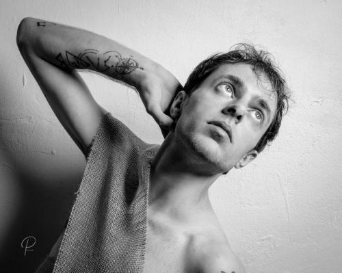 Auteur model Levi van Dam - 