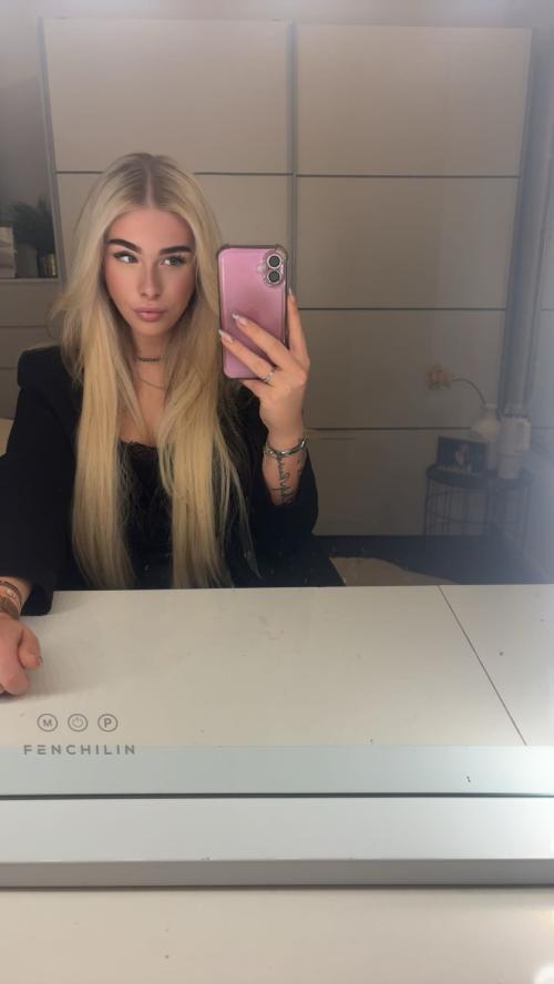 Auteur model Rachel - 