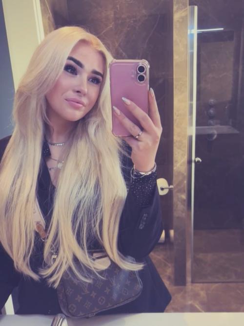 Auteur model Rachel - 