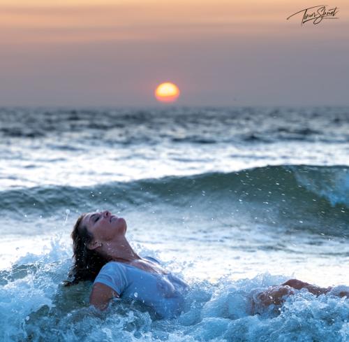 Auteur model Didi - Location: outdoor Maasvlakte Netherlands 2025 
Photographer: Timor Slamet
Model: Didi