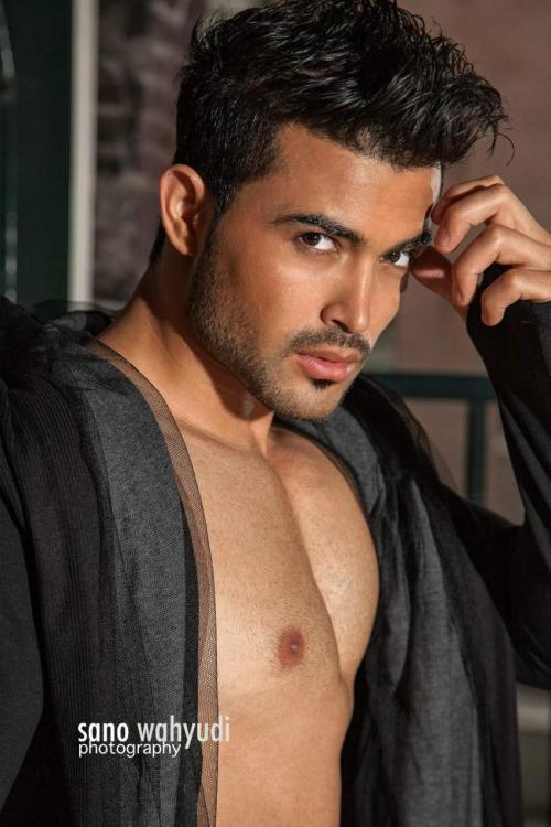 Auteur model Majid Rahimi - 