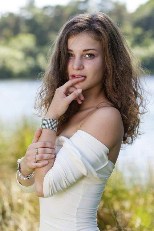 Auteur model Laura Brand  - 