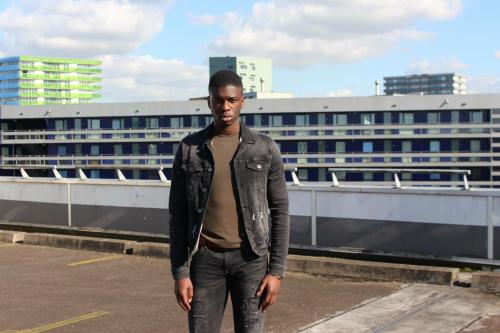 Auteur model Brian Bawuah - 