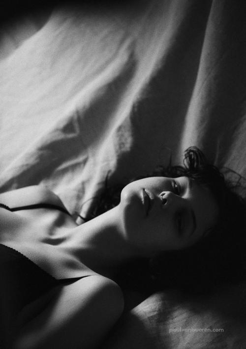 Auteur fotograaf Paul Van Bueren - Project: Pure Portrait 500
Model: Silke
Artist: Paul van Bueren
Canon 1N 
Agfa APX 400 35mm film