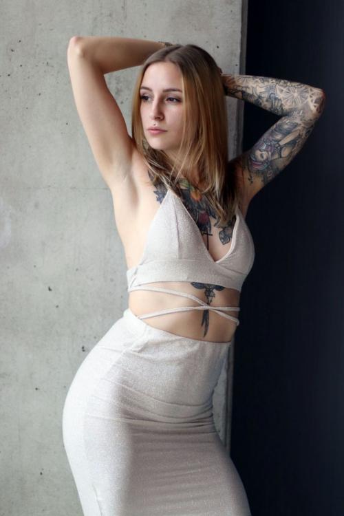 Auteur model model.charlotte - full tattooed