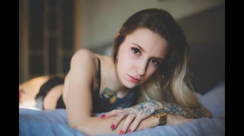 Auteur model model.charlotte - full tattooed