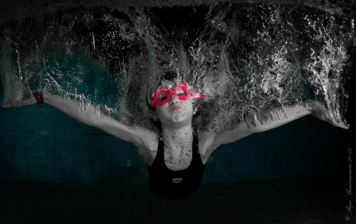 Auteur fotograaf Stijn Boussemaere - dropping in the pool 